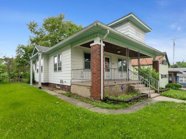 2201 Catalpa Street, South Bend, IN 46613