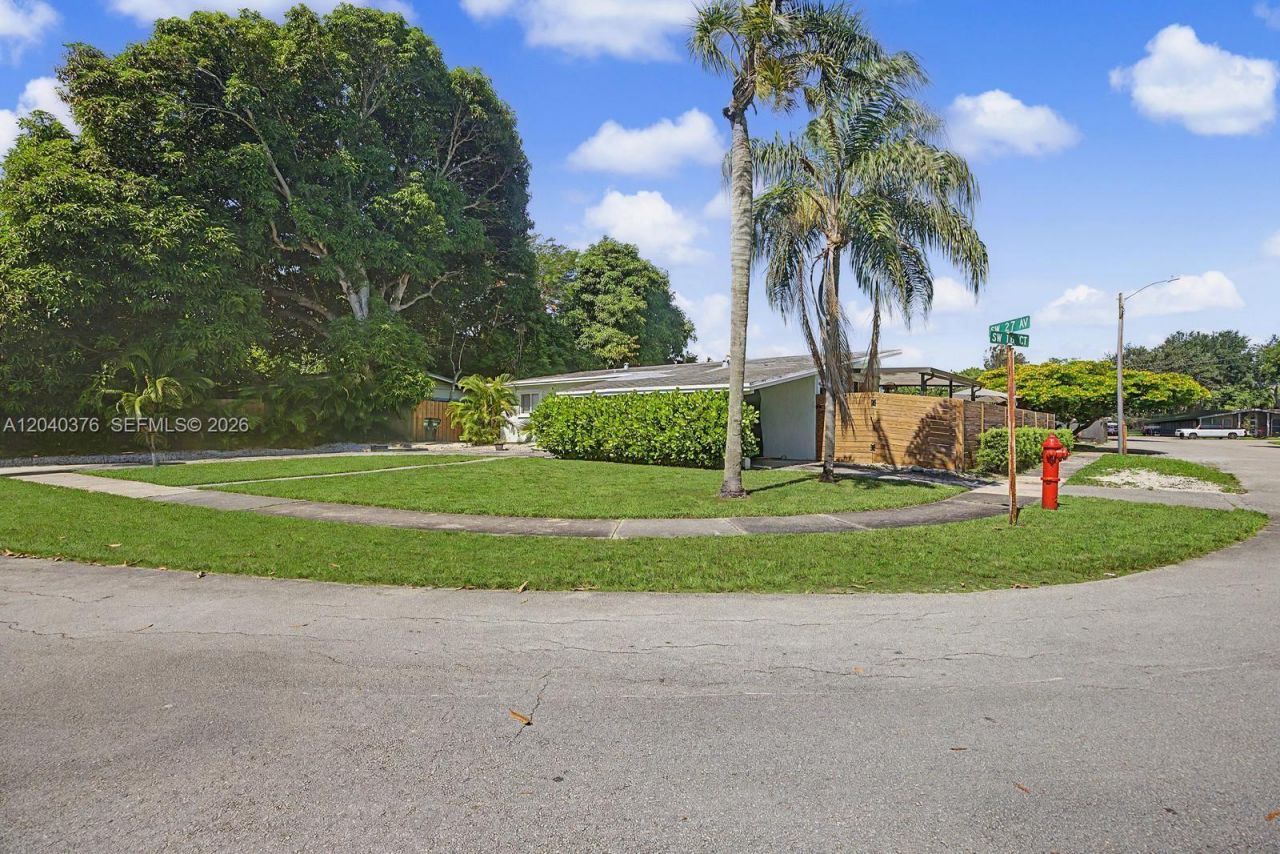 1651 SW 27th Ave , Fort Lauderdale, FL 33312 Photo
