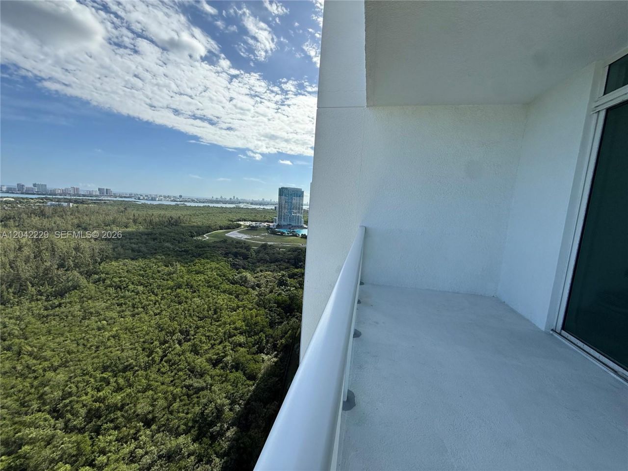 15051 Royal Oaks Ln , Unit 2601, North Miami, FL 33181 Photo