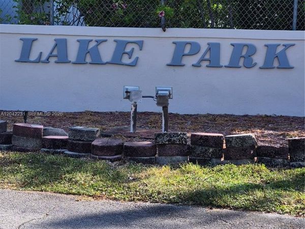 942 NE 199th St , Unit 4G, Miami, FL 33179