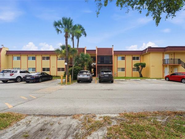 2974 NW 55th Ave, Unit 2B, Lauderhill, FL 33313