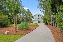 1604 Regimental Lane photo 4