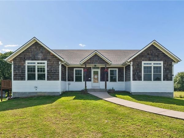 657 SW 701 Road, Centerview, MO 64019