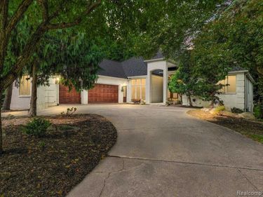43564 Scenic Lane, Novi, MI 48167