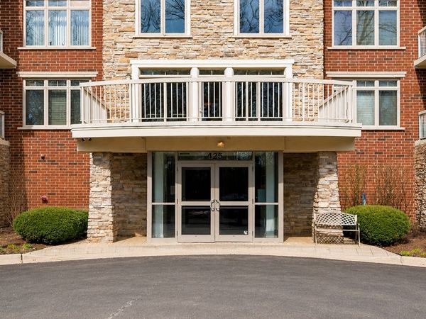 425 BENJAMIN Drive , Unit 202, Vernon Hills, IL 60061