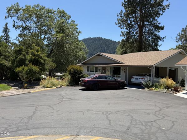703 Brookside Circle, Rogue River, OR 97537