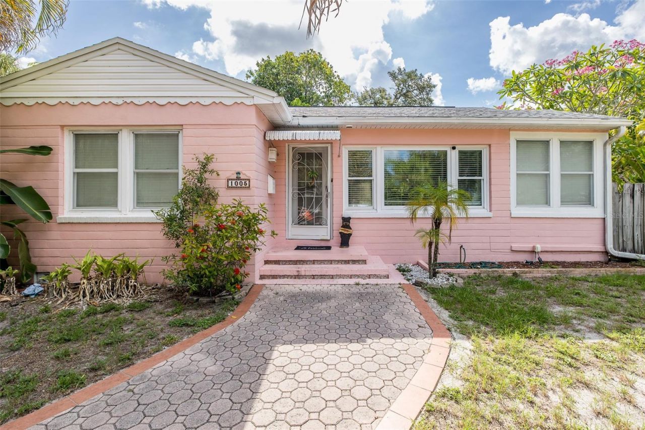 1005 15th Street N, Saint Petersburg, FL 33705 Main Photo