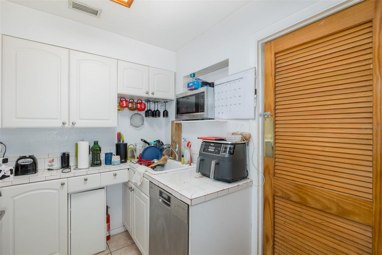 1005 15th Street N, Saint Petersburg, FL 33705 Photo