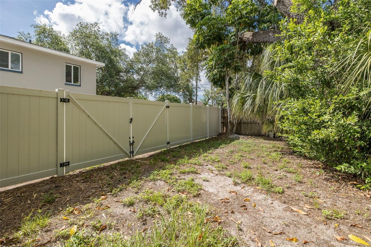 1005 15th Street N, Saint Petersburg, FL 33705 Photo