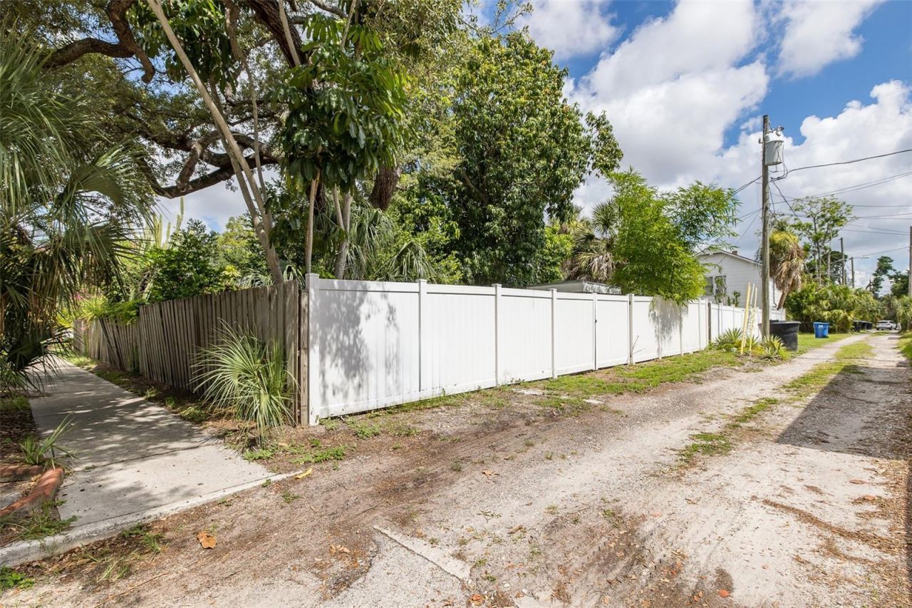1005 15th Street N, Saint Petersburg, FL 33705 Photo