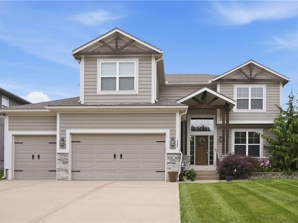342 SE HIGHLAND PARK Drive, Lee's Summit, MO 64063