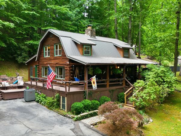 5400 Wedgewood Drive, Big Stone Gap, VA 24219