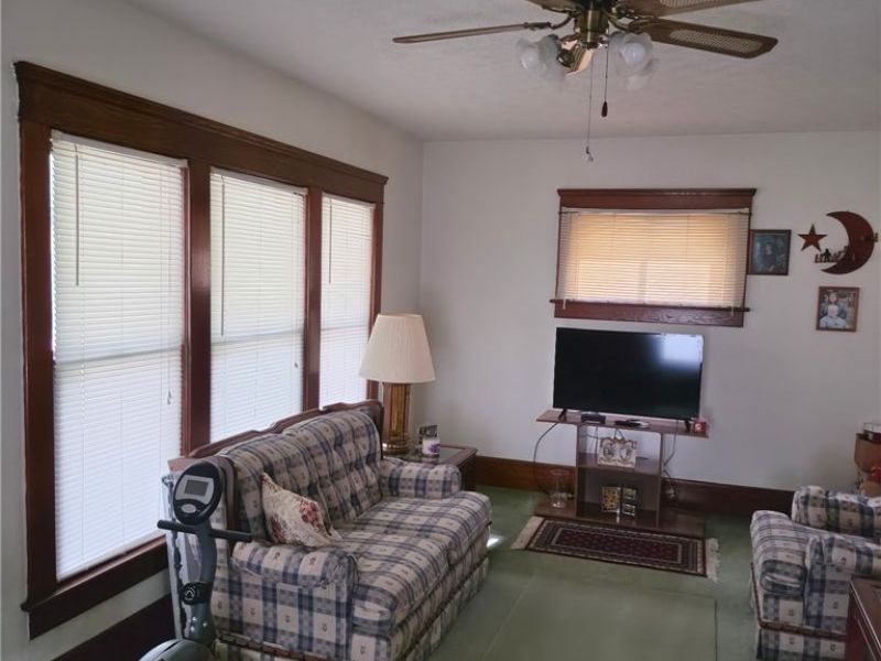 966 W Hopocan Avenue, Barberton, OH 44203 Photo 3