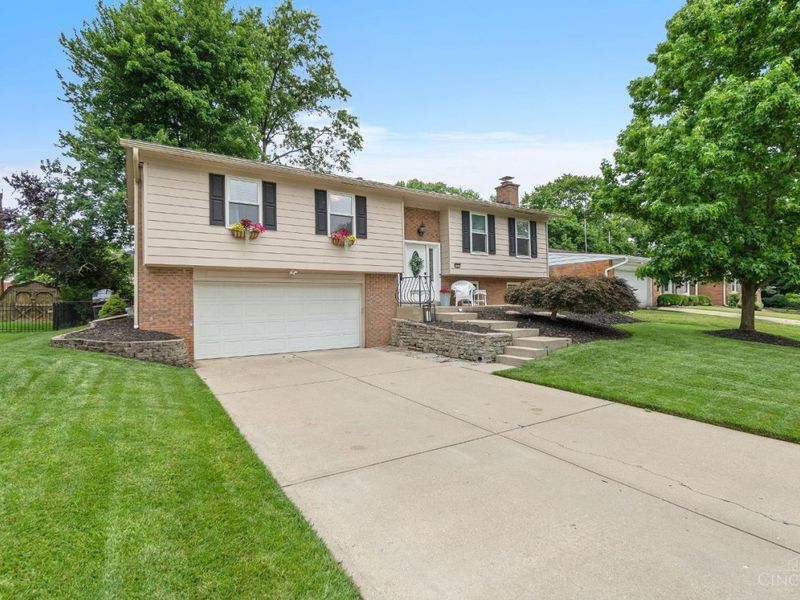 1613 Clemson Circle, Anderson Twp, OH 45255 Photo 2