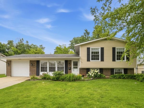 890 Yorkshire Drive , Hanover Park, IL 60133