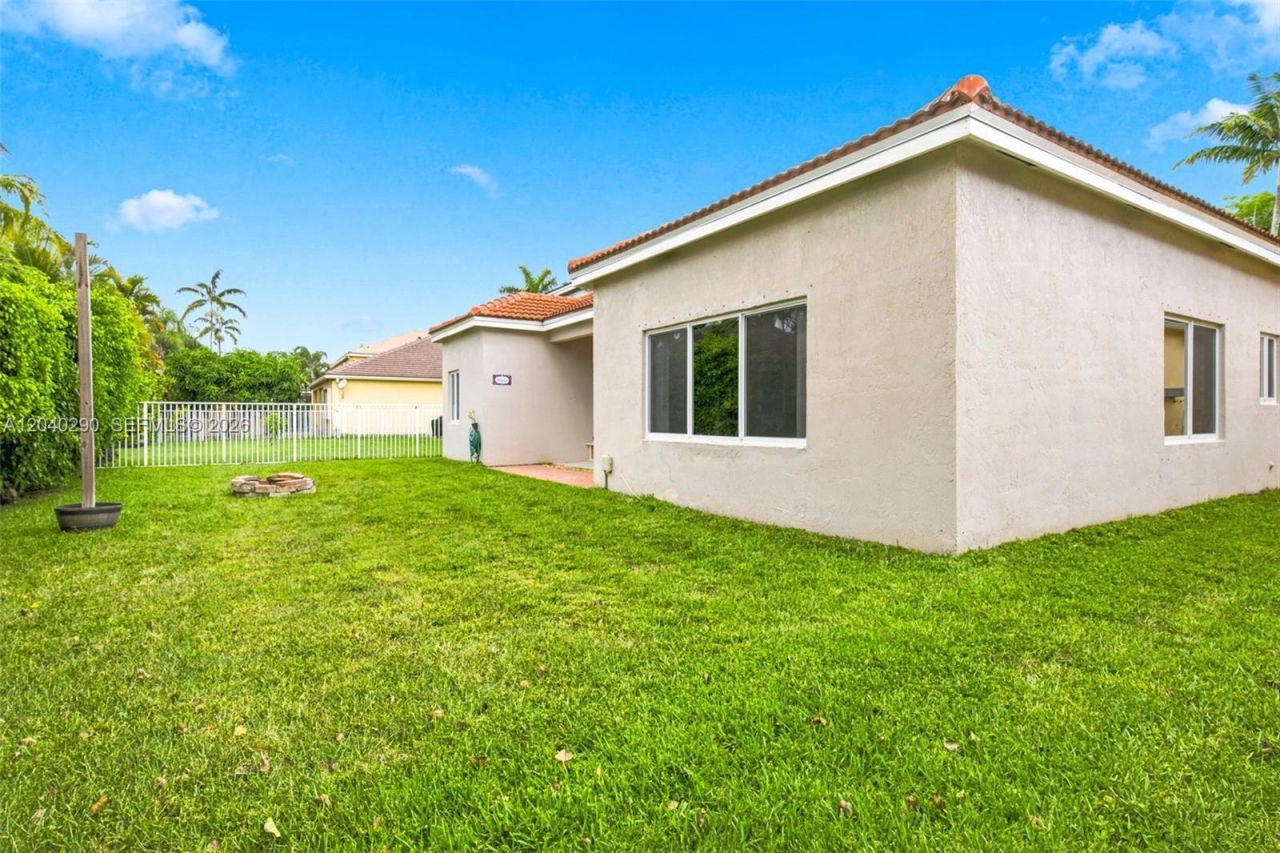 1081 Allamanda Way , Weston, FL 33327 Photo