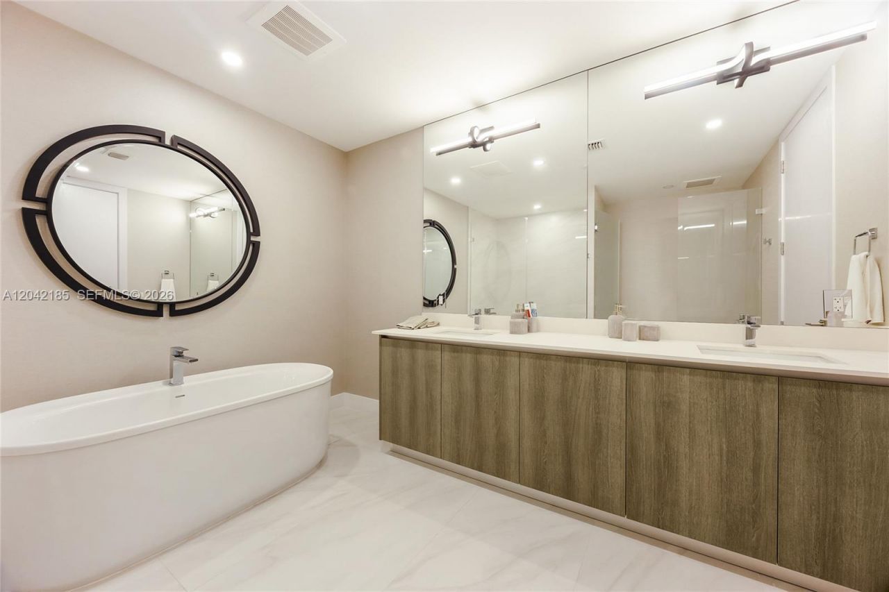 17550 Collins Ave , Unit 702, Sunny Isles Beach, FL 33160 Photo