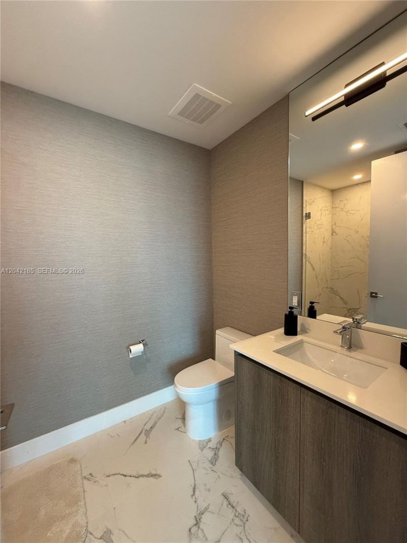17550 Collins Ave , Unit 702, Sunny Isles Beach, FL 33160 Photo