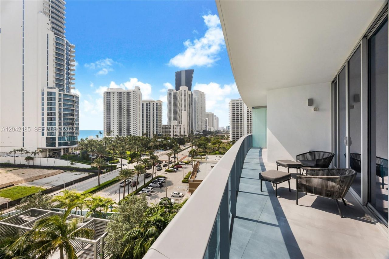 17550 Collins Ave , Unit 702, Sunny Isles Beach, FL 33160 Photo