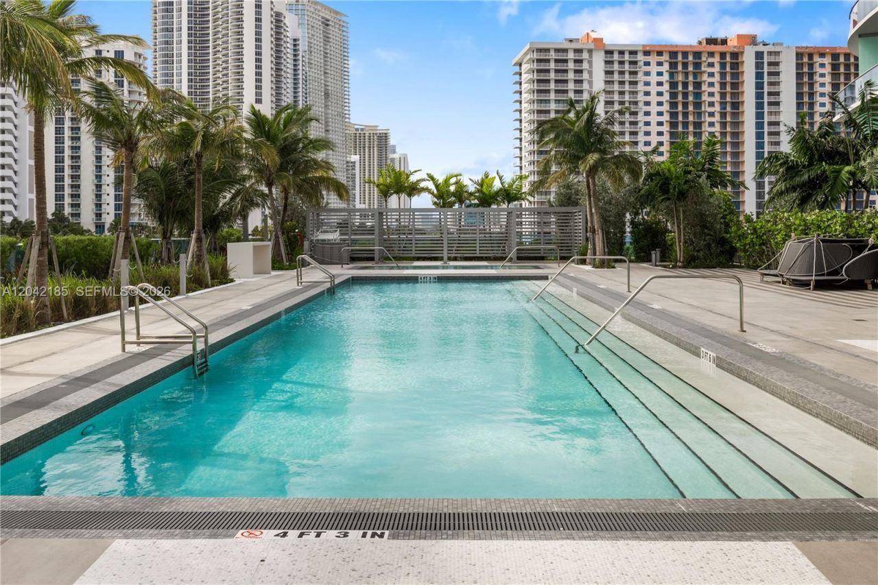 17550 Collins Ave , Unit 702, Sunny Isles Beach, FL 33160 Photo