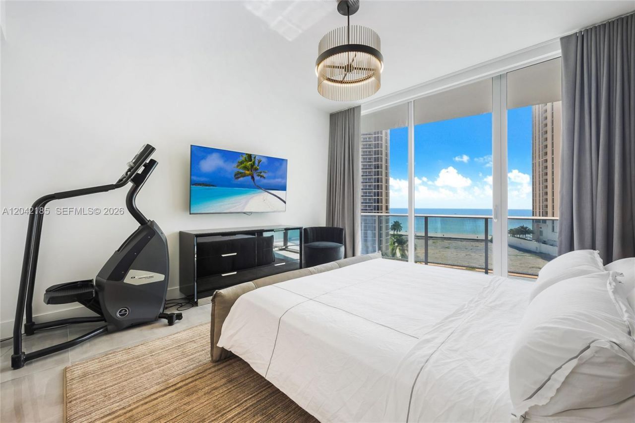 17550 Collins Ave , Unit 702, Sunny Isles Beach, FL 33160 Photo