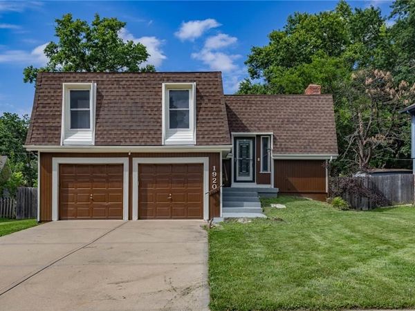 1920 E Mohawk Drive, Olathe, KS 66062