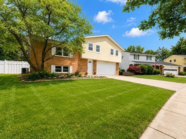 586 Presidential Way , Delaware, OH 43015