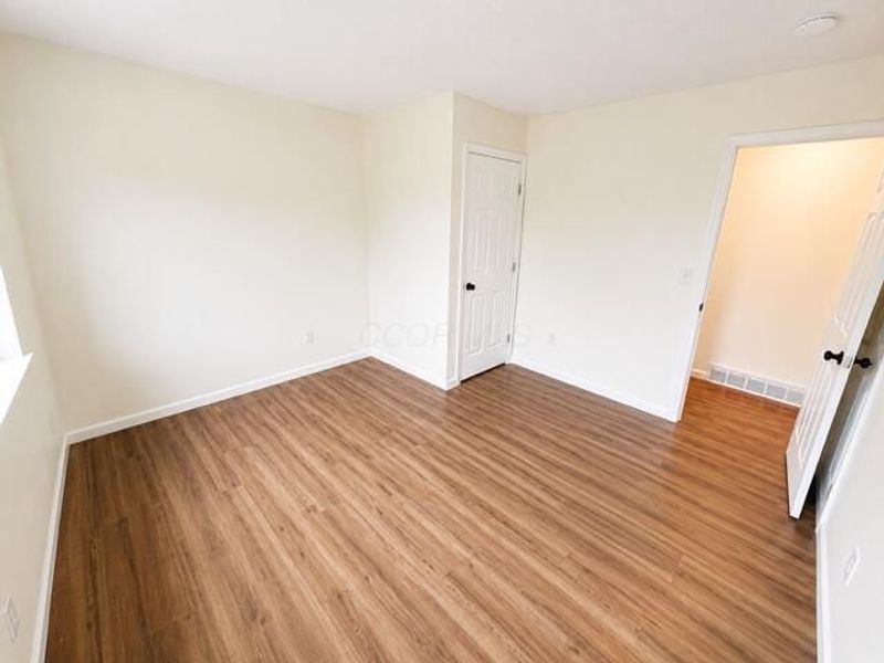 586 Presidential Way, Delaware, OH 43015 Photo 12