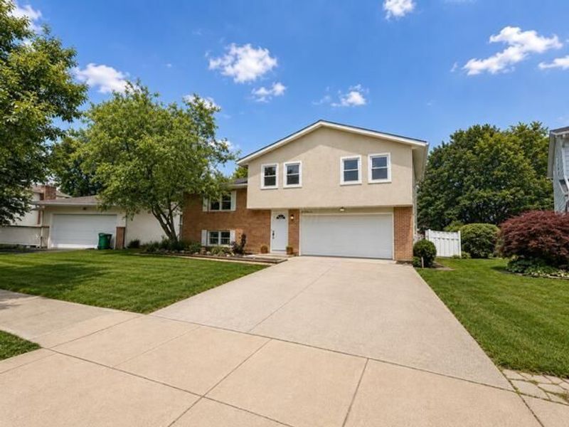 586 Presidential Way, Delaware, OH 43015 Photo 2
