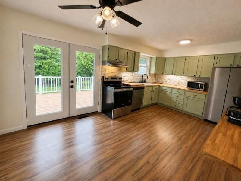 586 Presidential Way, Delaware, OH 43015 Photo 8
