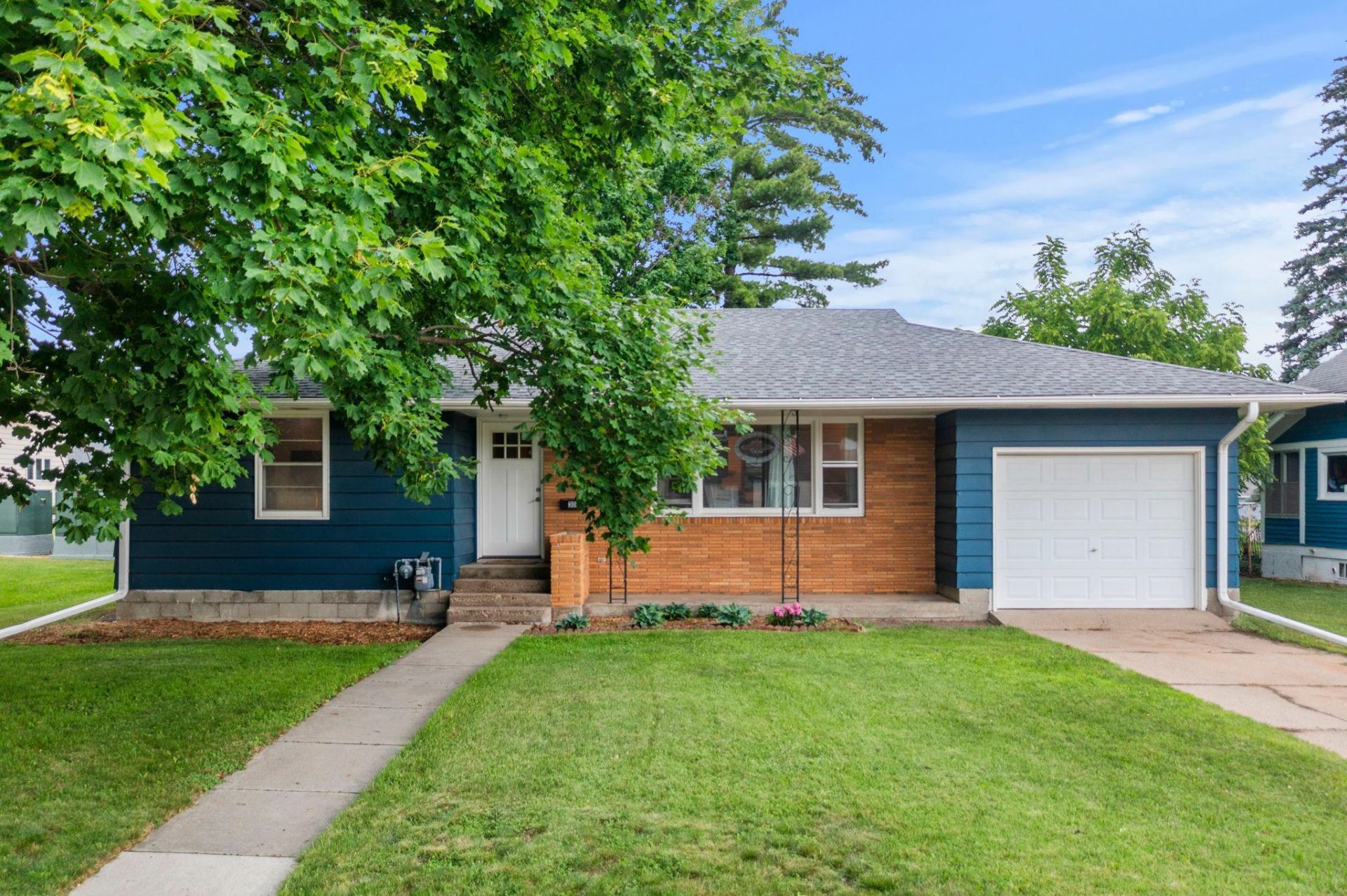 305 Main Street E, New Prague, MN 56071