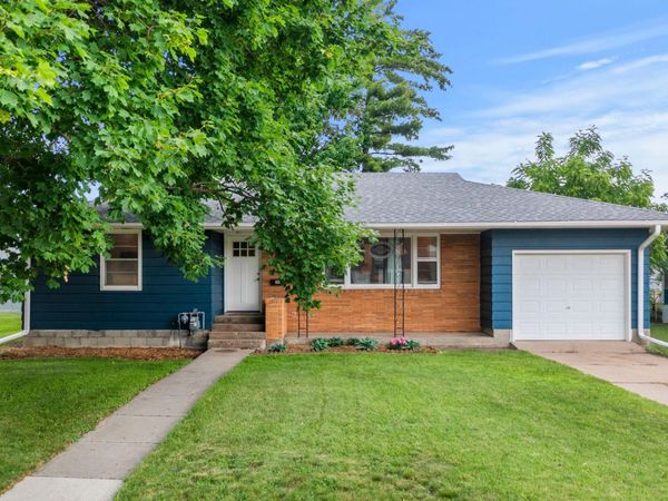 305 Main Street E, New Prague, MN 56071