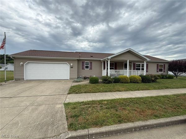 359 Saturn Drive , Dover, OH 44622
