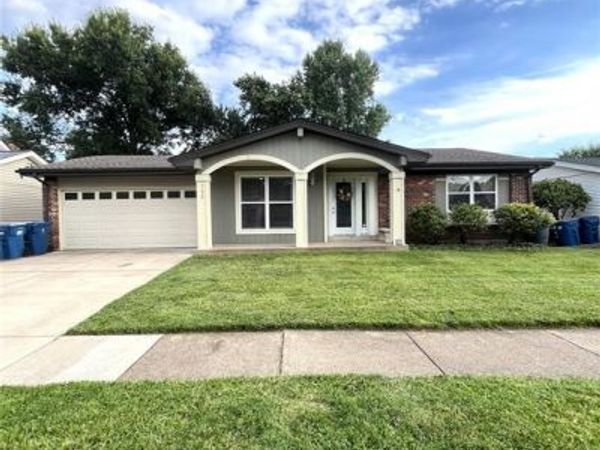 732 Woodrun Drive , Ballwin, MO 63021