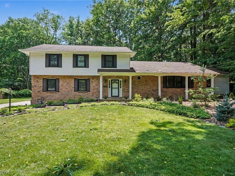 379 Nob Hill Drive, Akron, OH 44303 Photo 1