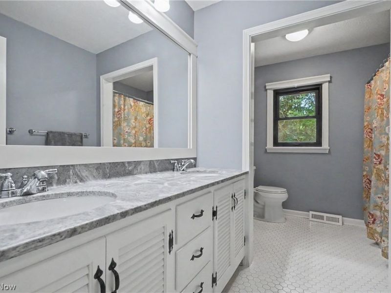 379 Nob Hill Drive, Akron, OH 44303 Photo 23