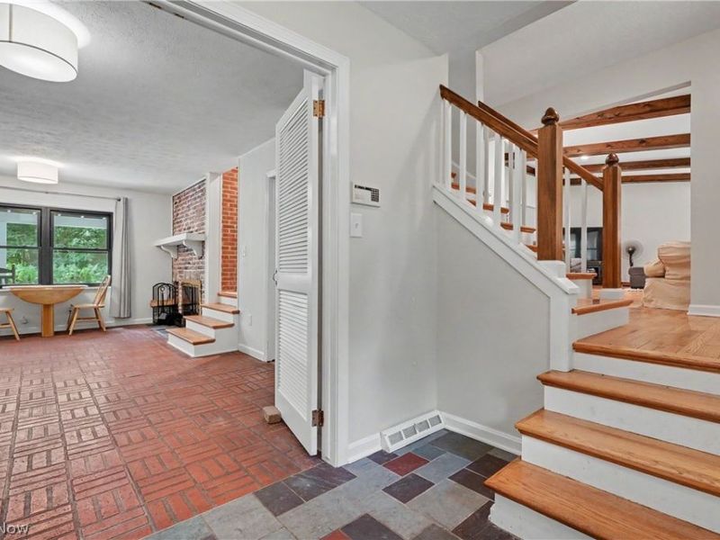 379 Nob Hill Drive, Akron, OH 44303 Photo 3
