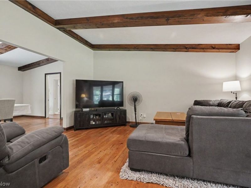 379 Nob Hill Drive, Akron, OH 44303 Photo 8
