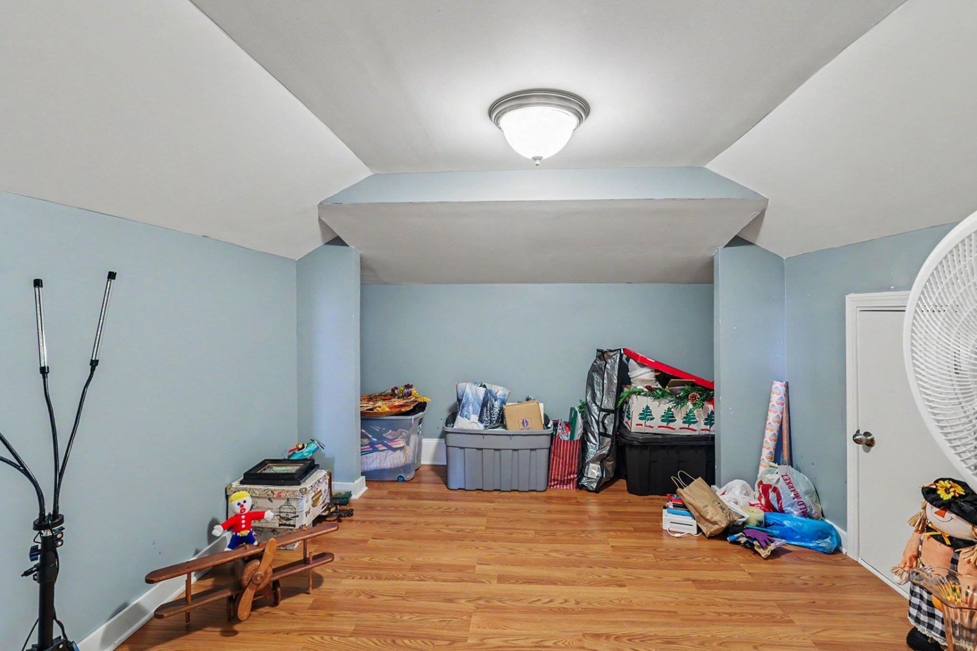 853 Peterson St. Photo 32
