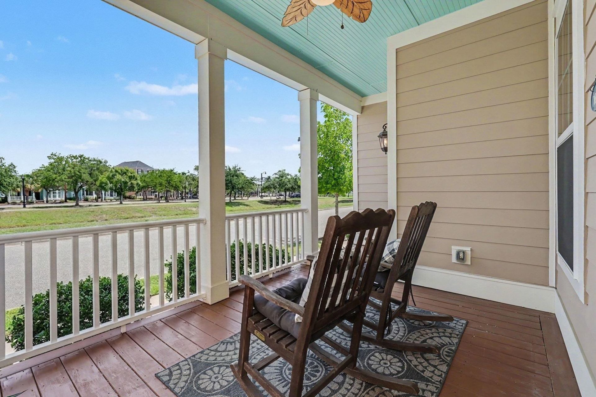 853 Peterson St. Photo 34