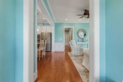 853 Peterson St. photo 4