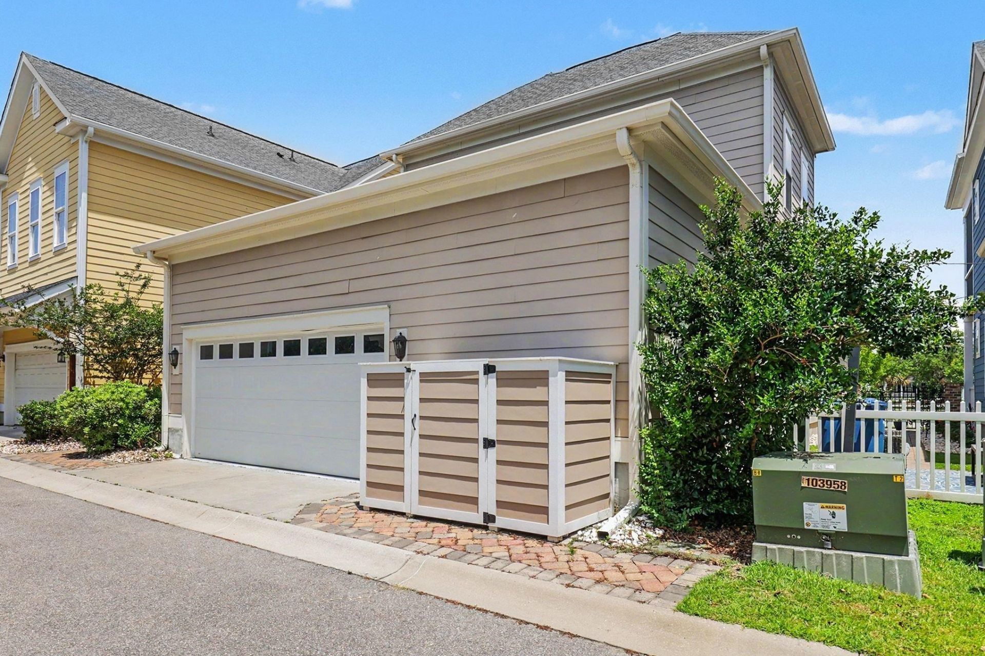 853 Peterson St. Photo 40