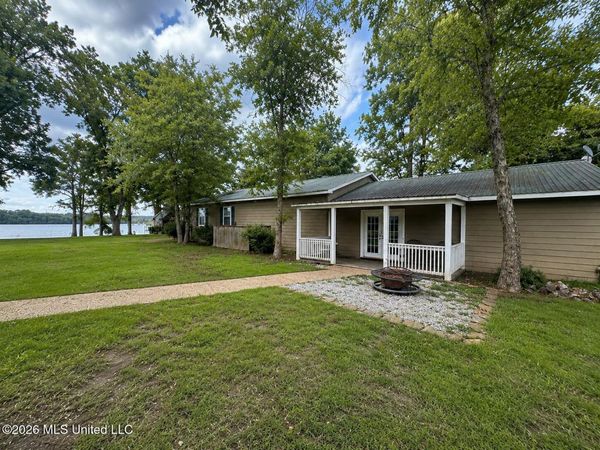 1295 Moon Lake Road, Dundee, MS 38626