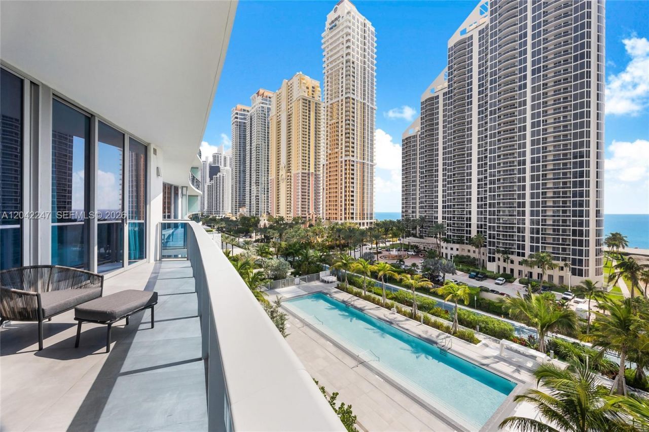 17550 Collins Ave , Unit 702, Sunny Isles Beach, FL 33160 Photo