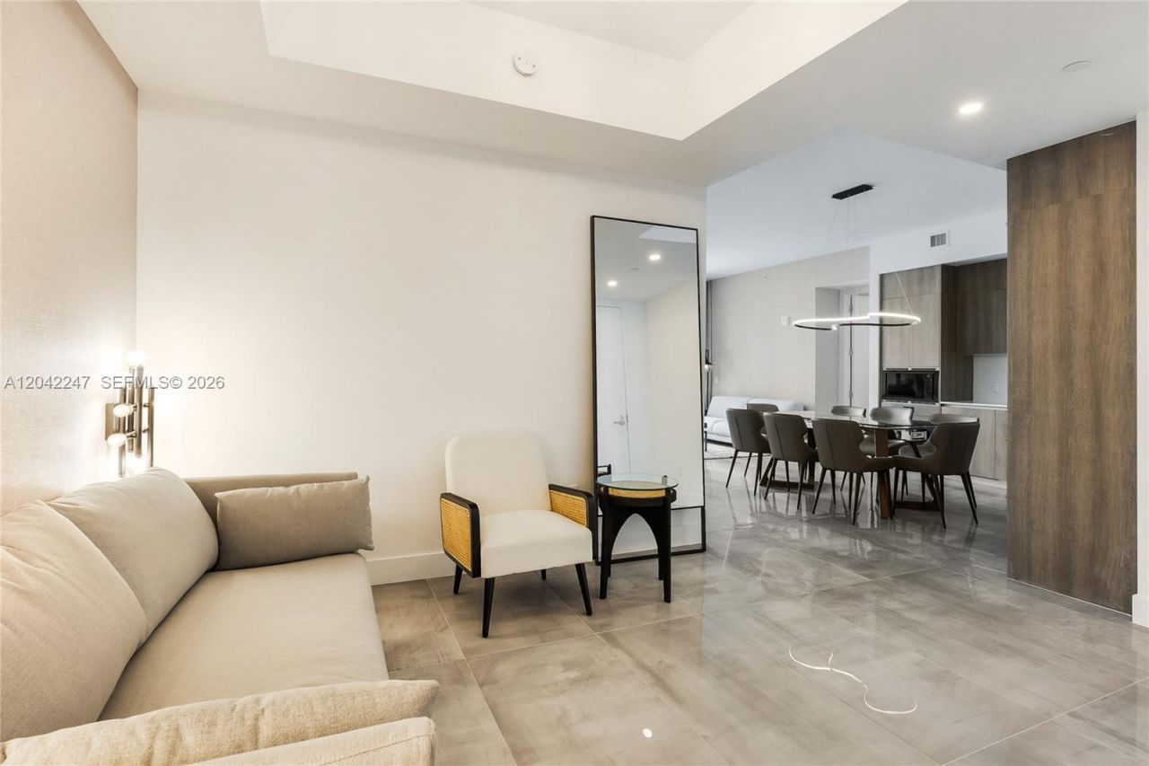 17550 Collins Ave , Unit 702, Sunny Isles Beach, FL 33160 Photo