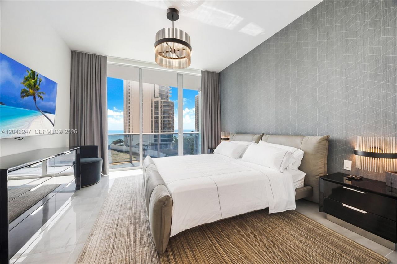17550 Collins Ave , Unit 702, Sunny Isles Beach, FL 33160 Photo