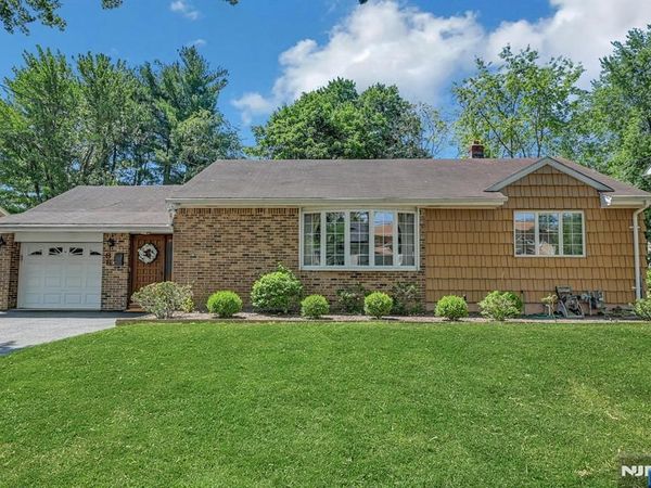 86 Willowbrook Court, PARAMUS, NJ 07652