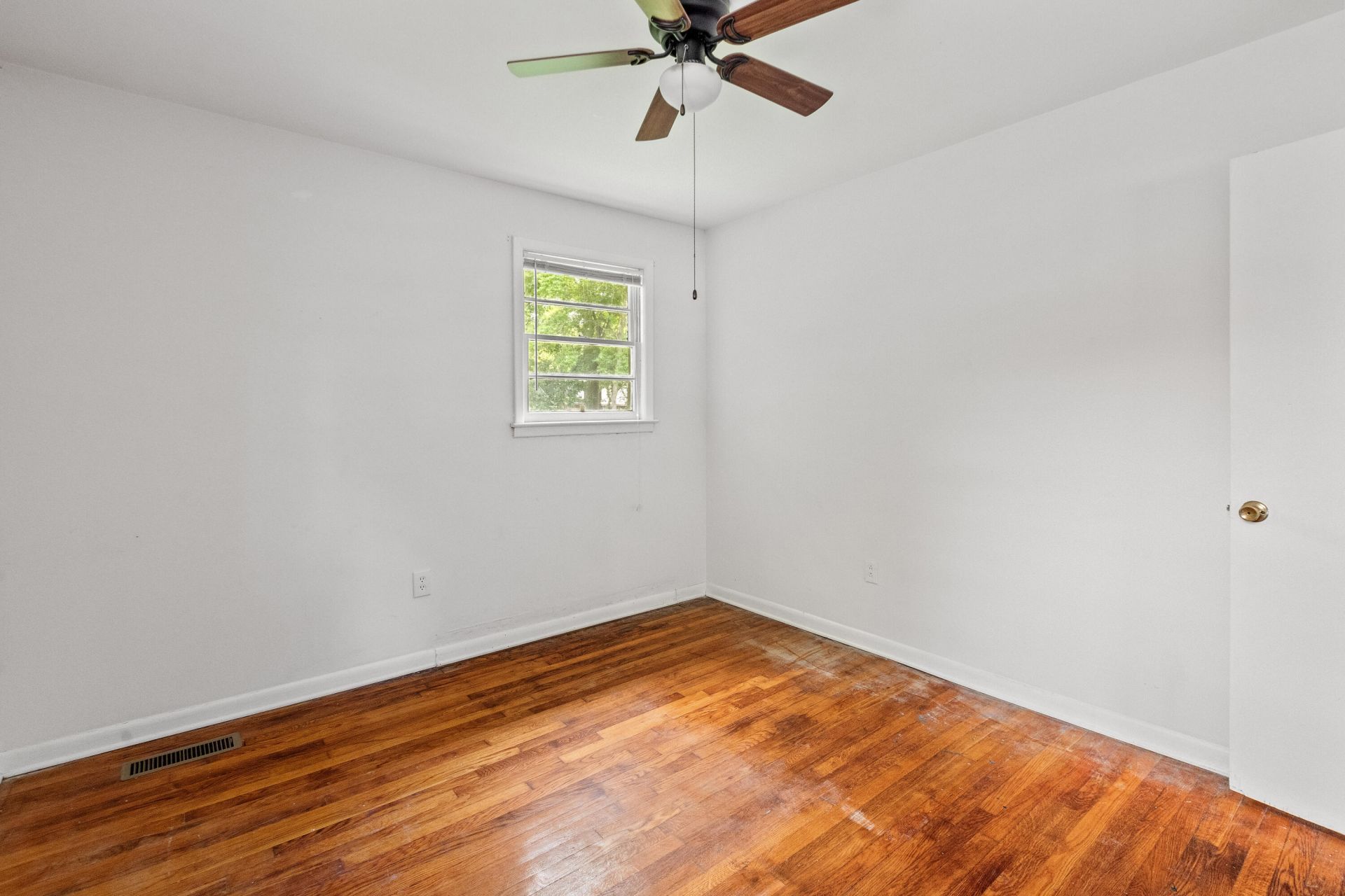 356 Price Street Photo 11