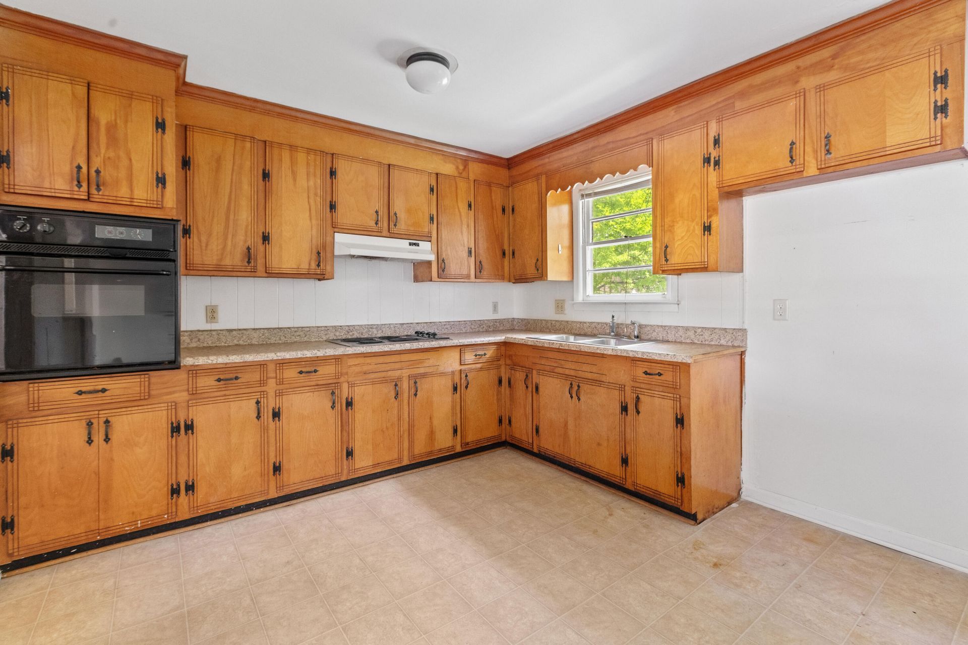 356 Price Street Photo 17