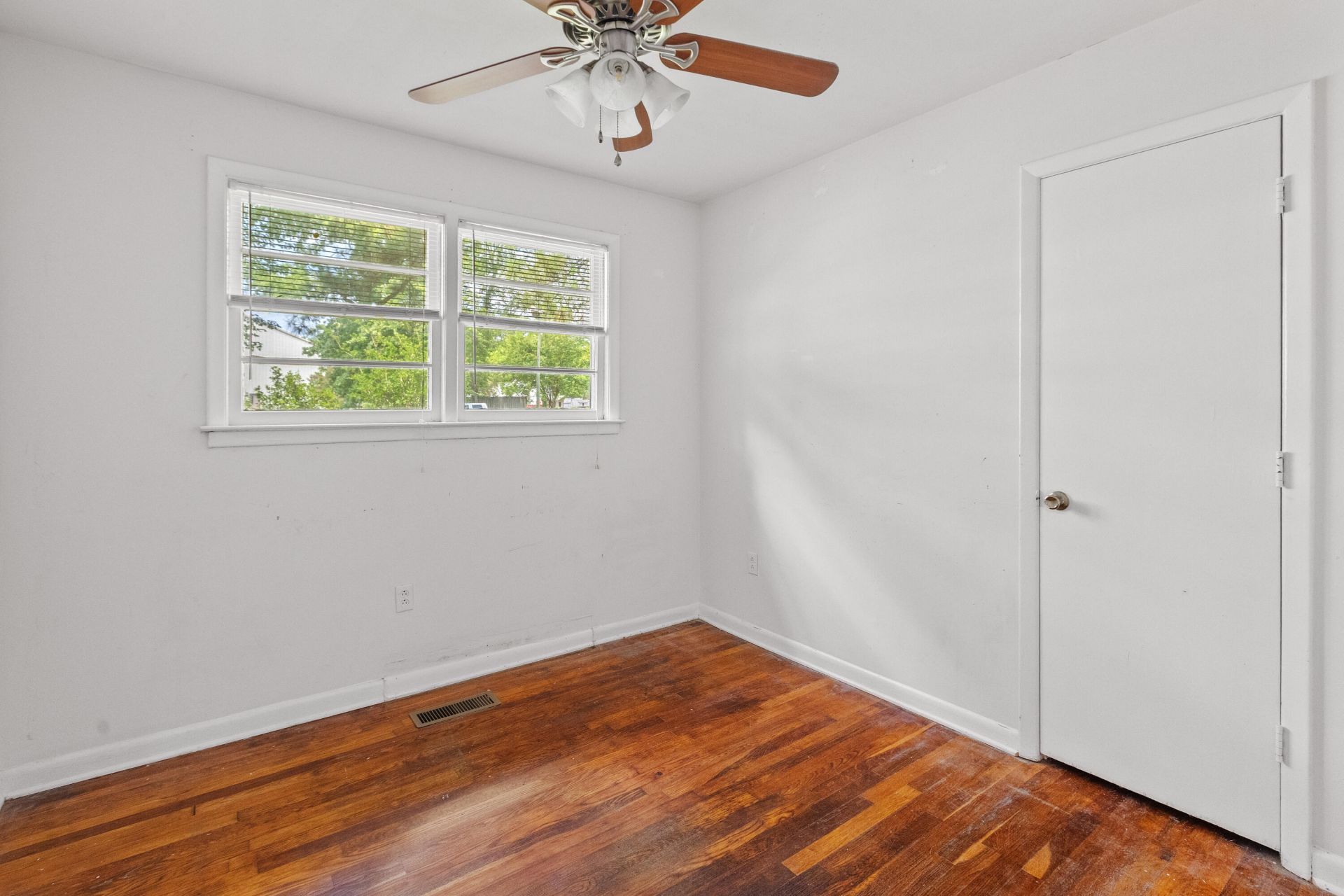 356 Price Street Photo 21